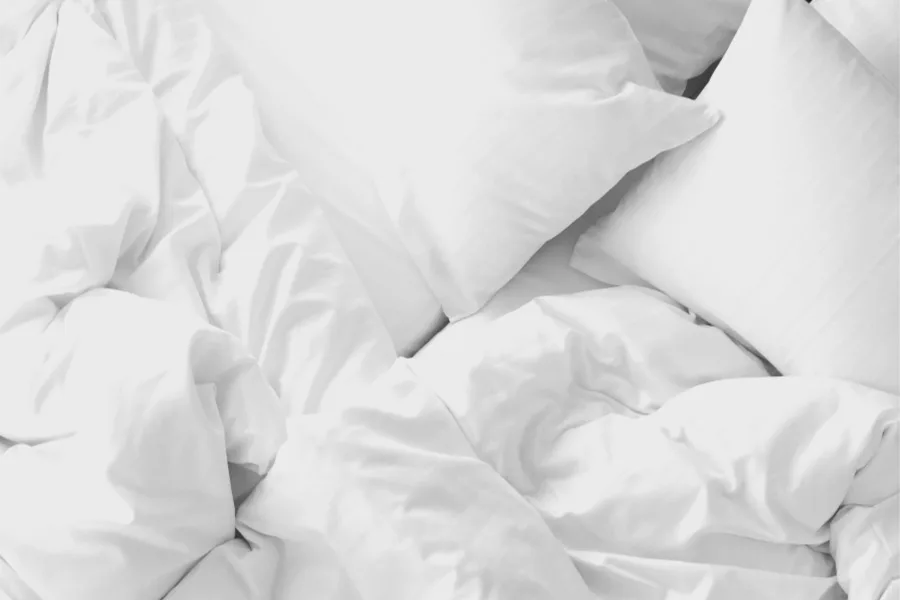 I turned off my binge shows (eek!) and tried going to bed earlier for one month. Here are 7 things that happened.