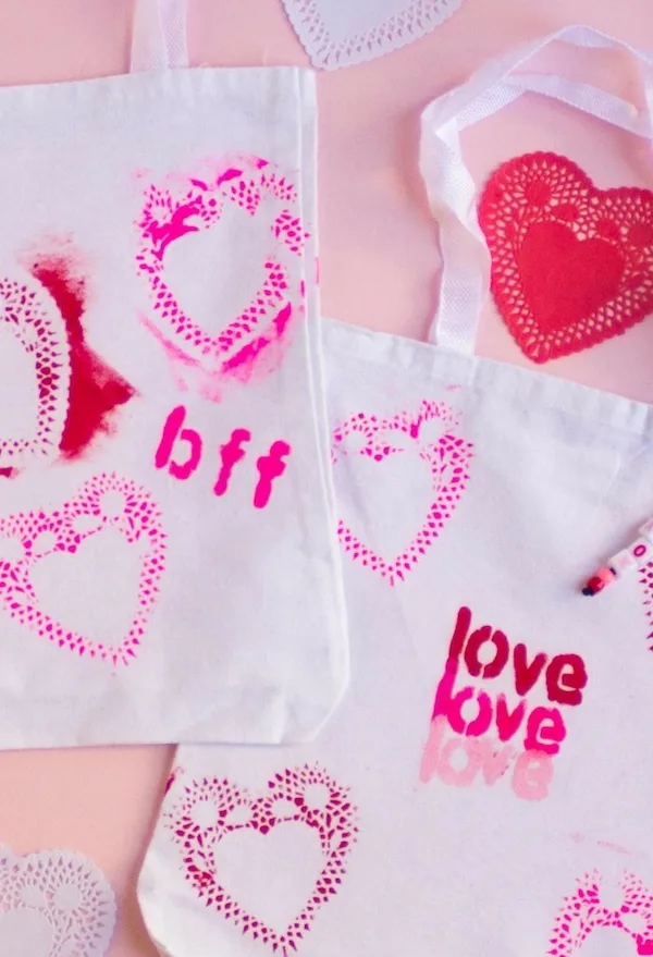 Easy DIY Valentine doily tote that your kids can make their friends: Instructions via Fun 365