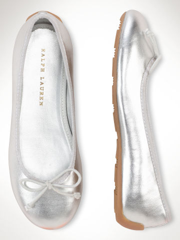 Silver metallic ballet flats for girls at Ralph Lauren Silver metallic ballet flats for girls at Ralph Lauren