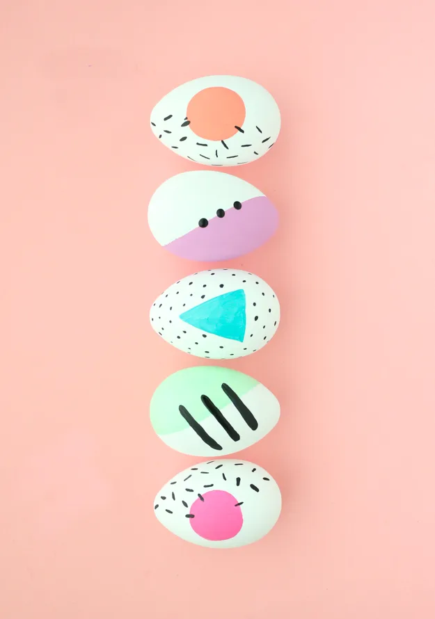 Including comic book eggs from Mottes Blog and pop art eggs at Craft Paper Scissors