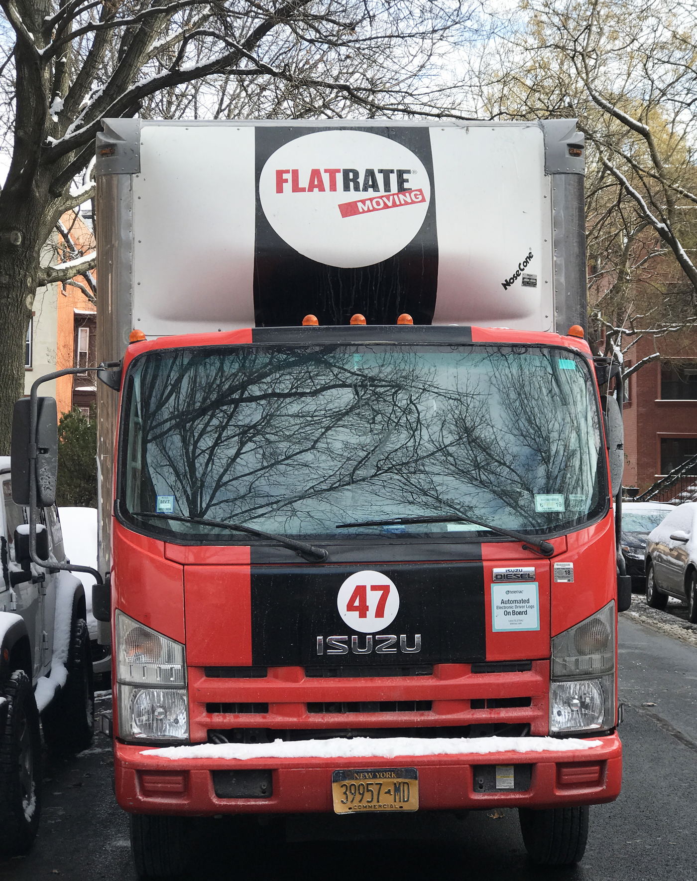 Our top tips for moving with kids -- and keeping your sanity while you do it! | Cool Mom Picks | sponsored with FlatRate Moving