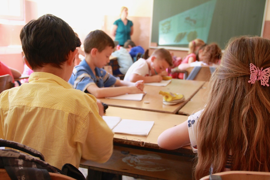 Lice myths parents should know: When can you go back to school? | mompicksprod.wpengine.com Lice myths parents should know: When can you go back to school? | mompicksprod.wpengine.com