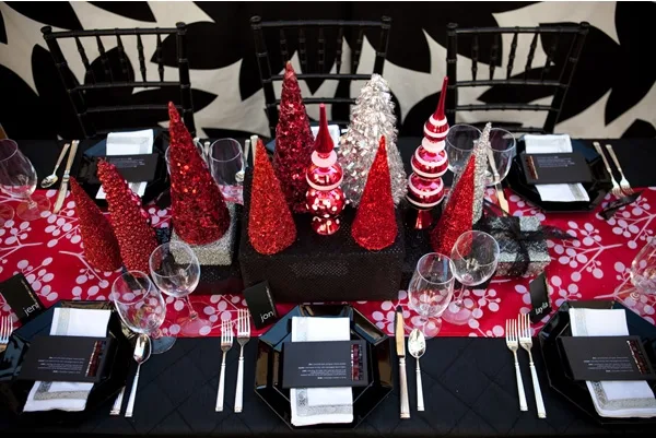 Modern Holiday Table Settings