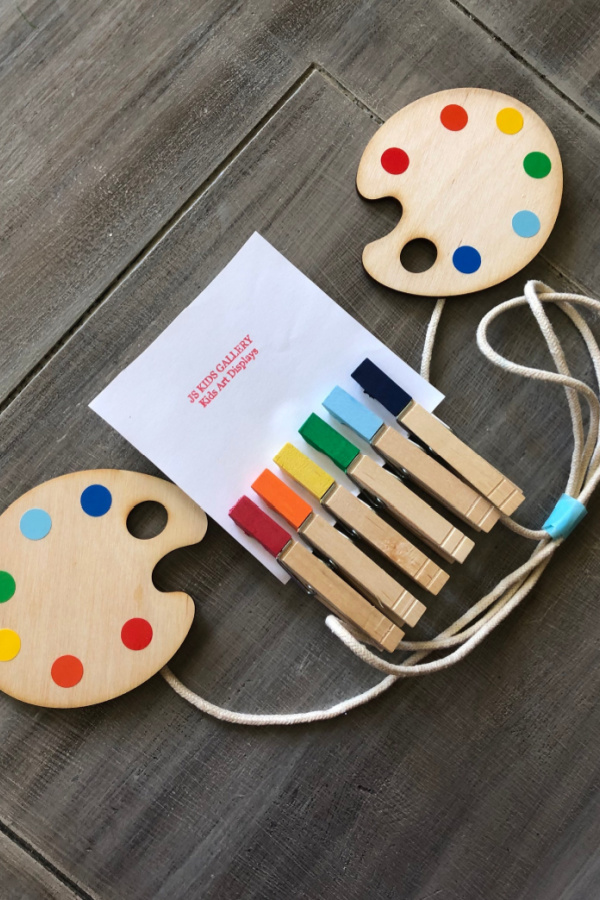 The best ideas for displaying kids' artwork: JS Kids Gallery Etsy shop | artist palette clothespin line 