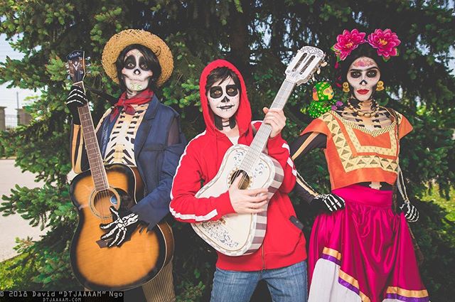 Family Halloween costume idea: Coco family Halloween costume photo via DTJAAAM Instagram 