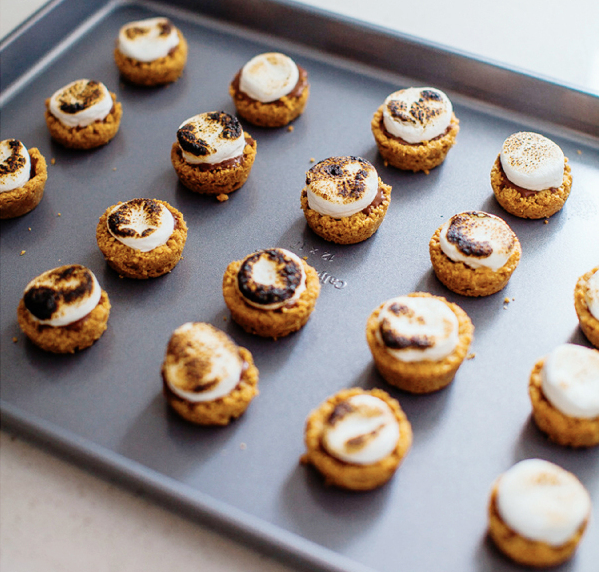 One Bite Indoor S'mores by Style Me Pretty | Perfect for Oscars Parties One Bite Indoor S'mores by Style Me Pretty | Perfect for Oscars Parties