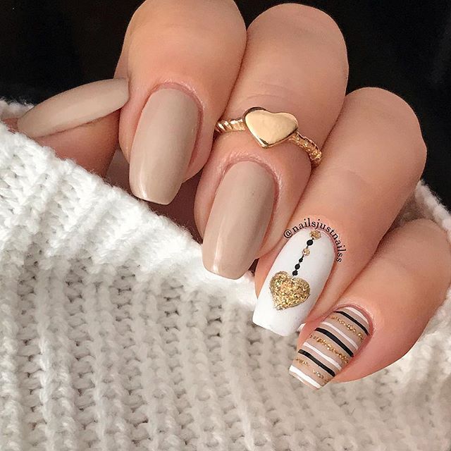 Nude Valentine's Day nails : Nail art by nailsjustnailss on Instagram | #valentinesnails 