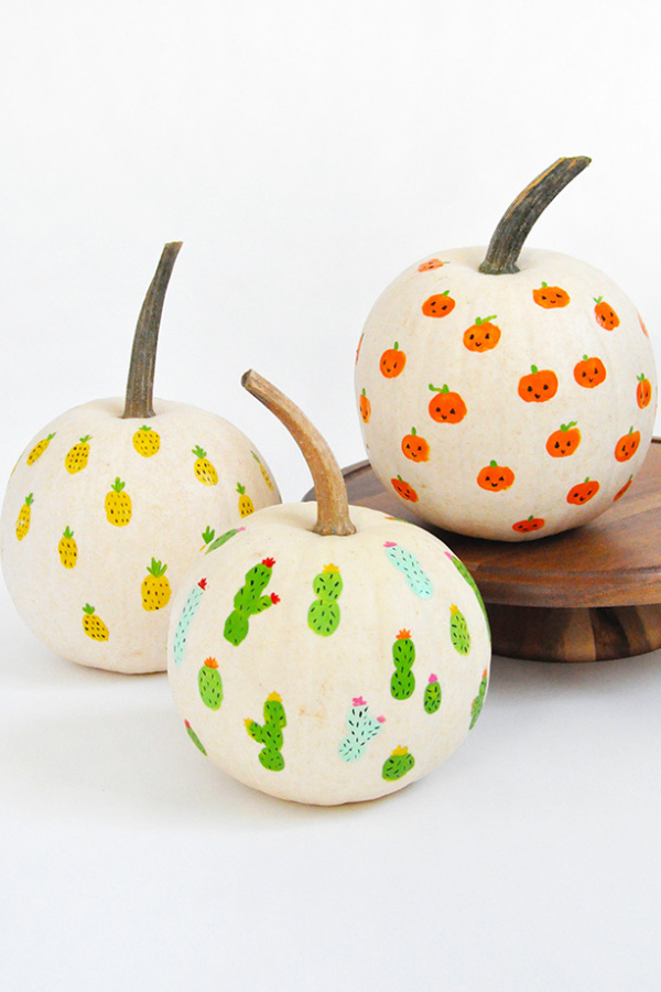 No-carve pumpkins for Halloween: Thumbprint no-carve pumpkin | DIY Charlotte No-carve pumpkins for Halloween: Thumbprint no-carve pumpkin | DIY Charlotte