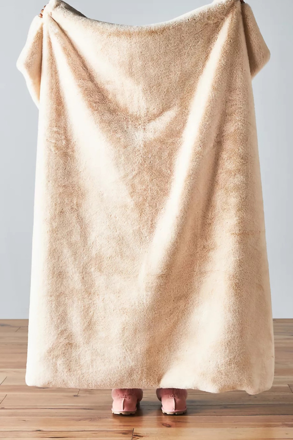 Best gifts for girlfriends: The coziest faux fur throw from Anthropologie | Valentines gifts Best gifts for girlfriends: The coziest faux fur throw from Anthropologie | Valentines gifts
