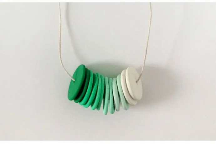 St. Patrick's Day craft for kids: Beaded necklace tutorial from Tuts +