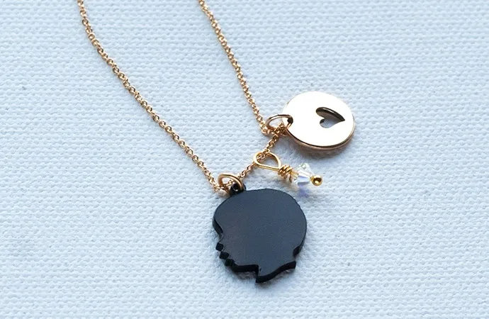 Personalized silhouette gifts that make a mom get out the tissues