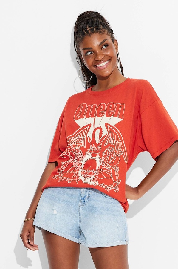 Summer camp care package ideas: A fun new t-shirt with their favorite band, team, or movie Summer camp care package ideas: A fun new t-shirt with their favorite band, team, or movie