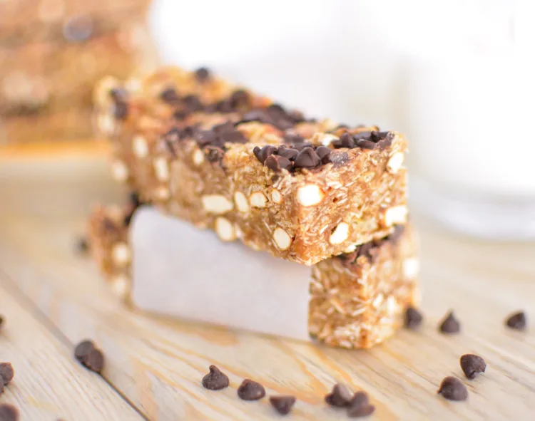 Healthy snacks for kids: Biscoff no-bake, homemade granola bars at Cooking and Beer