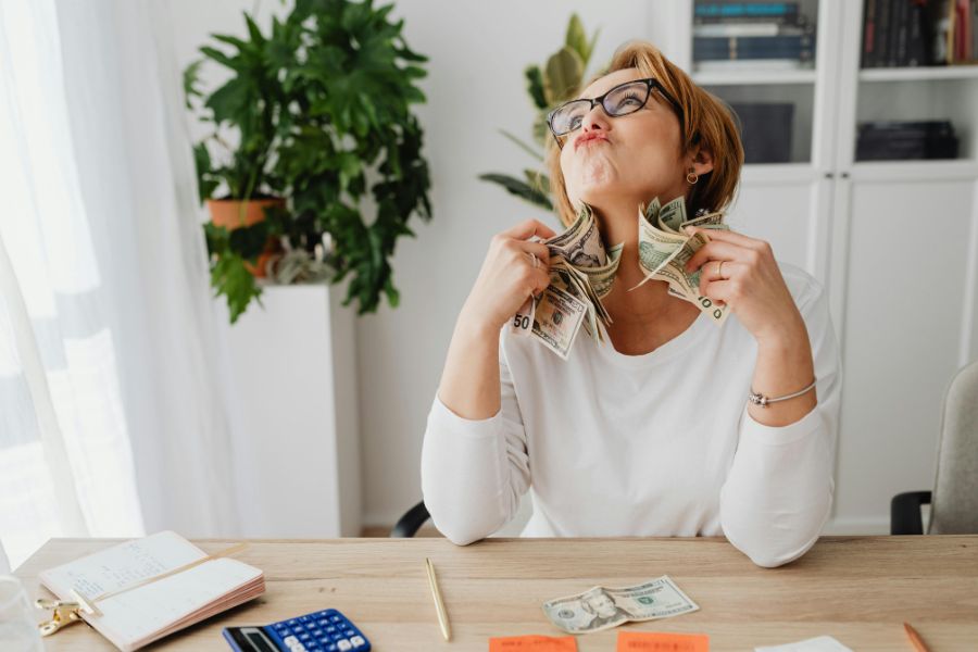4 Smart money-saving tips for moms (without cutting out the fun stuff