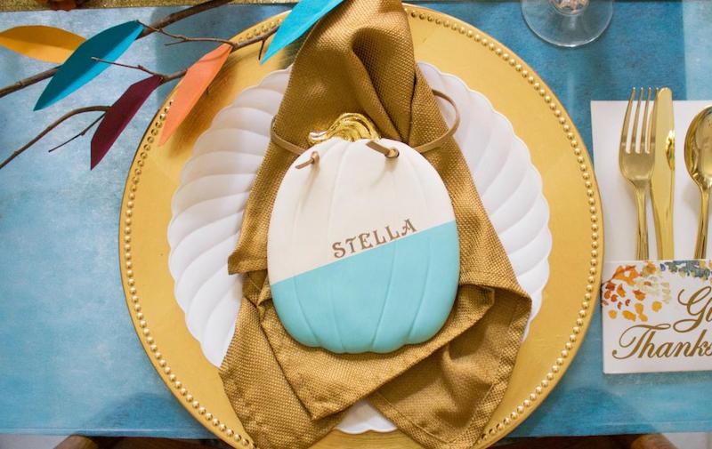 Kids Thanksgiving crafts that make cool centerpieces: Pumpkin place cards at Fun 365