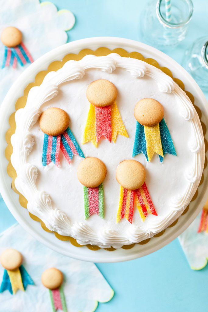 Cool Mother's Day gifts for Grandma: DIY prize ribbon cake from Handmade Charlotte