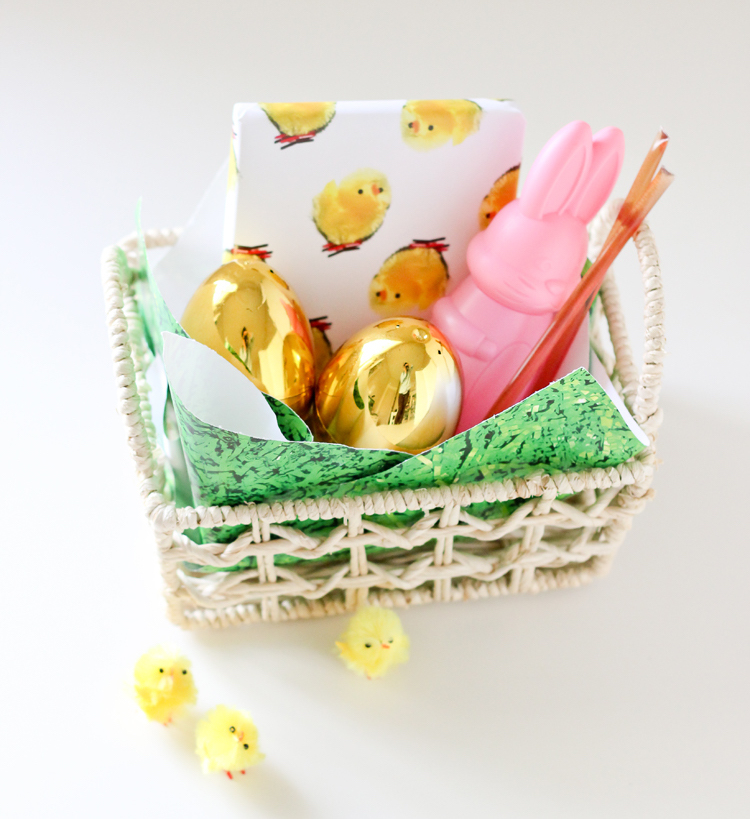 Free Easter printables: Fake grass printable by Delia Creates