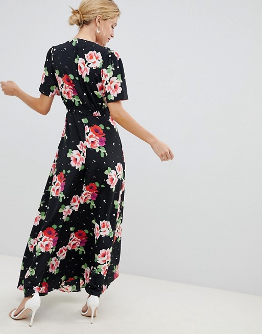 Spring 2019 fashion trends: Floral maxi dresses, especially wrap dresses are so flattering! This one from ASOS is a huge steal!