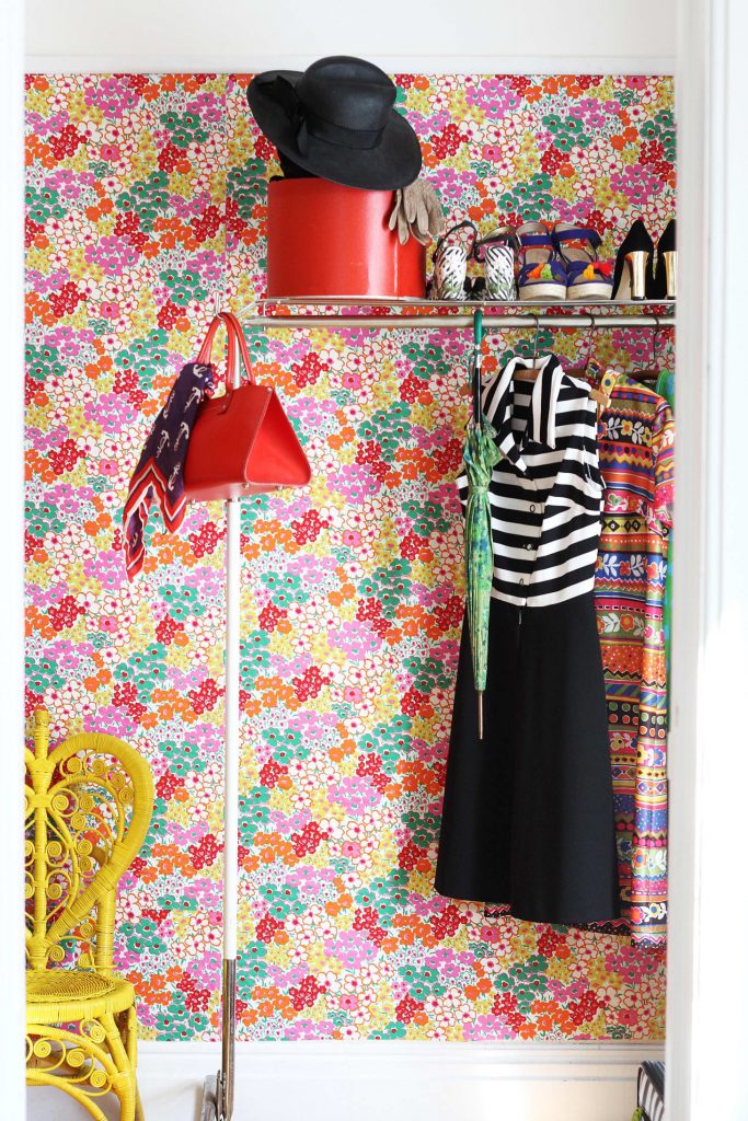 How to use fabric as wallpaper: Great tips from Apartment Therapy How to use fabric as wallpaper: Great tips from Apartment Therapy