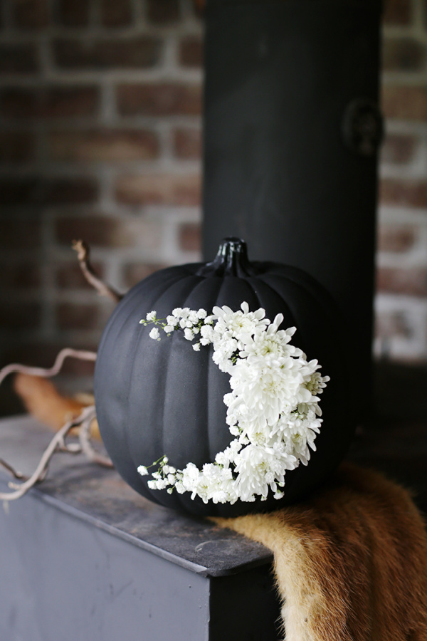 No-carve floral pumpkin decorating DIY via the Merry Thought No-carve floral pumpkin decorating DIY via the Merry Thought