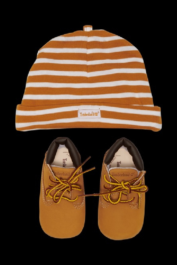 Practical but cool baby gift: This Timberland baby bootie set on sale | cool mom picks