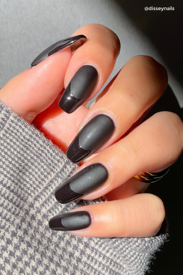 Fall nail trends for 2023: Goth core using matte black | Disseynails on Instagram Fall nail trends for 2023: Goth core using matte black | Disseynails on Instagram