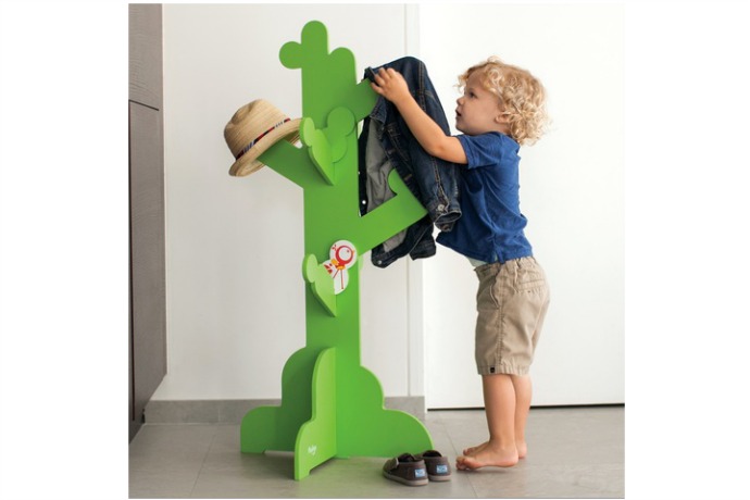 Preparing for Kindergarten: Teach your kids to be responsible for their stuff, with P'kolino's clothes tree. 